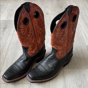 ARIAT Black and Brown Western Boots.